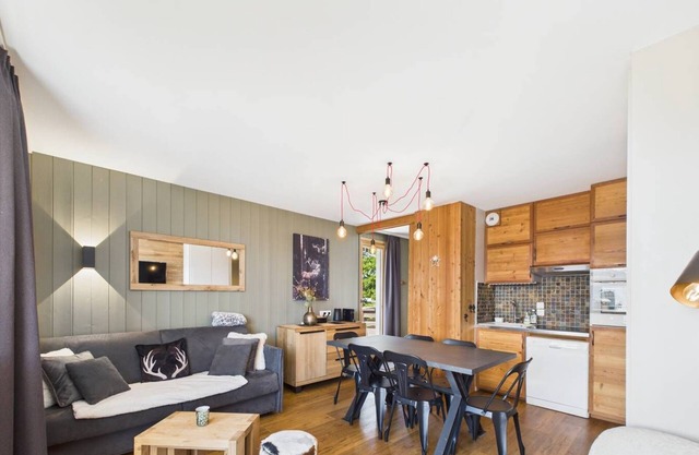 2 ROOMS 8 PERSON SKI IN/OUT
