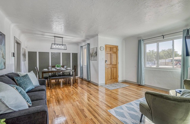 2 ROOMS with KING BEDS, SOFA BED, 2 BATHROOMS, REFRIGERATION & WIFI