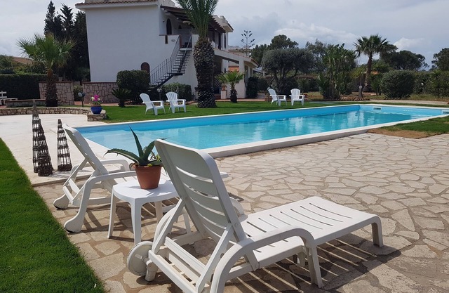 2-Sea house with pool near Cefalù