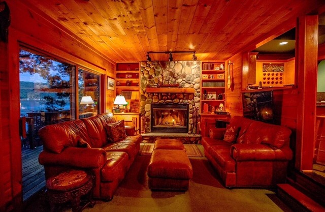 2 Side/Side Lakeside Cottages-5 Beds/3 Baths-Sleeps 12-14