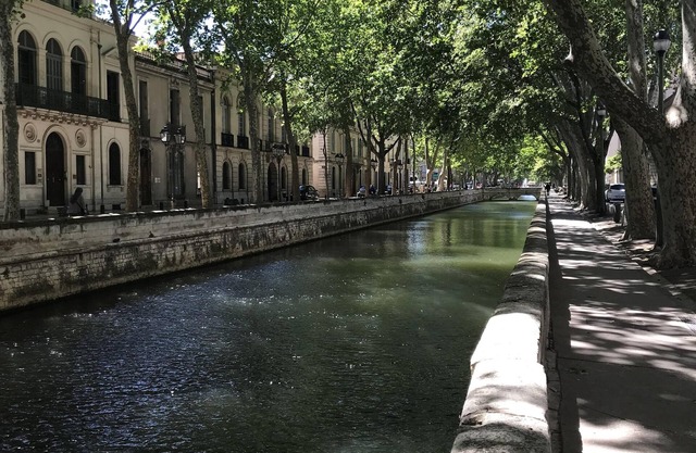 2 steps from the Jardins de la Fontaine for 4 or 6 people