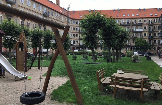 2-storey family apartment with lots of light, views and proximity to city and nature