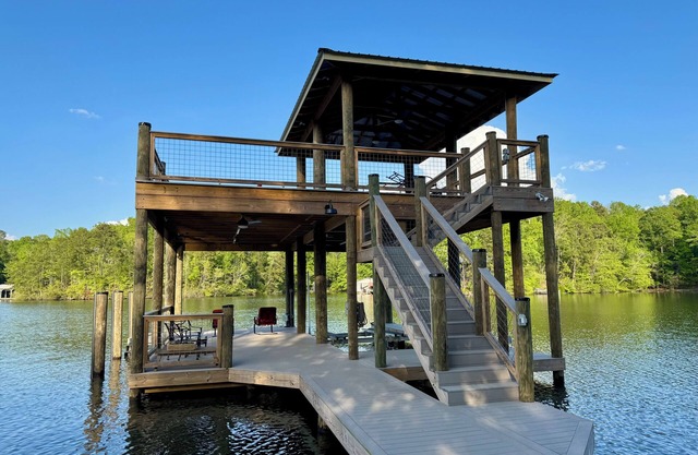 2 Story Dock w/ Jump Platform & Outdoor TV/ Stunning Views/Dog Friendly/ Kayaks