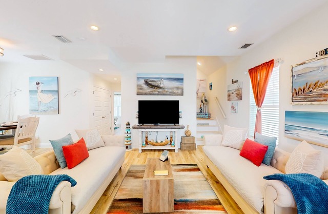 2-story house near the beach with grill, washer/dryer, streaming, & central AC