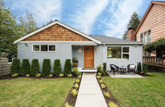 2 Story Mountain View Near Beach w/Big Backyard