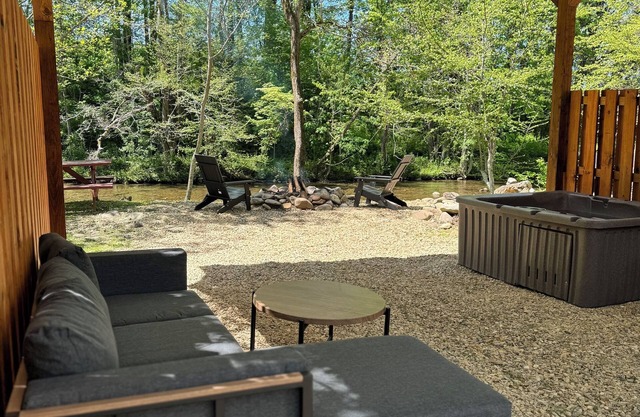 #2 Tiny Home On The River With a Hot Tub