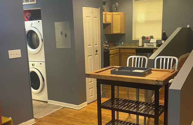 20 minutes to Downtown Chicago! Perfect Getaway Apartment