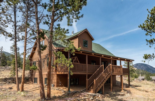 20-NCD0176 - Moose Mountain Lodge, Secluded Log Home w/Beautiful Mountain Views