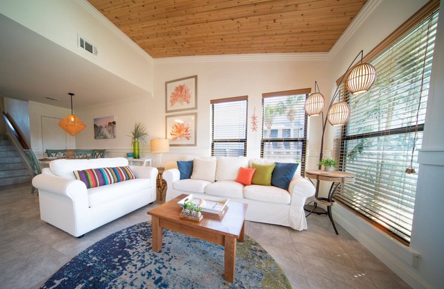 20% OFF FALL! Easy Beach Access, End-Unit, 1BR/1BA, Near State Park