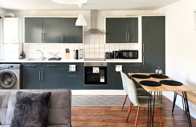 20%off Weekly Familybusinessleisurestudent1 Bed Apt in British Street, Bow