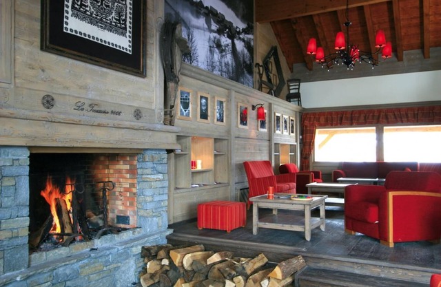200m from resort center, fitness, swimming pool, sauna, hammam, terrace, balcony, tv, ski locker