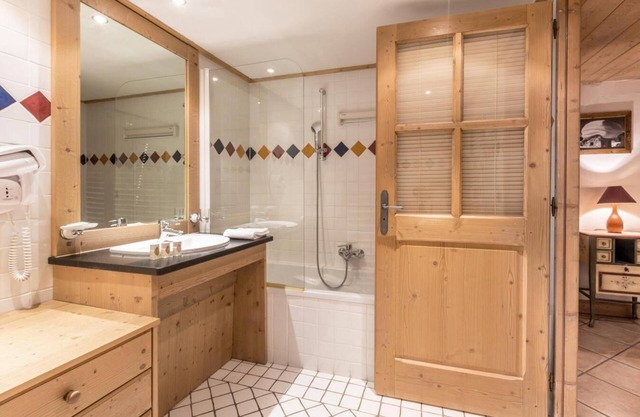200m from resort center, 2nd floor, view mountain, fitness, swimming pool, sauna, hammam, balcony