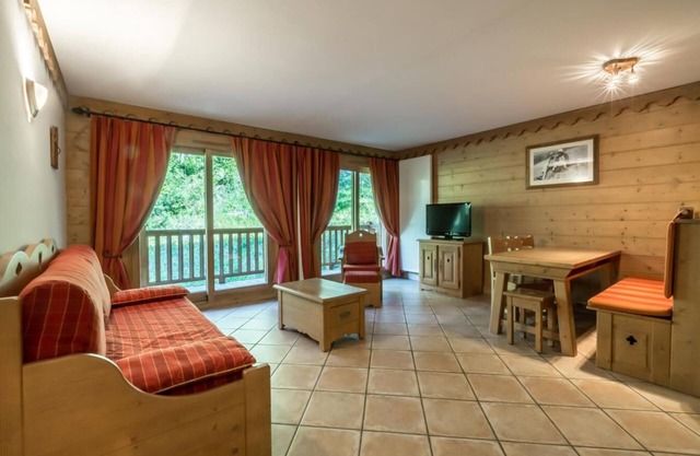 200m from resort center, 4th floor, view mountain, fitness, swimming pool, sauna, hammam, balcony