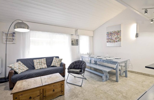 200m from ski lifts, 4th floor, view village, balcony, parking, tv, ski locker, 70m²
