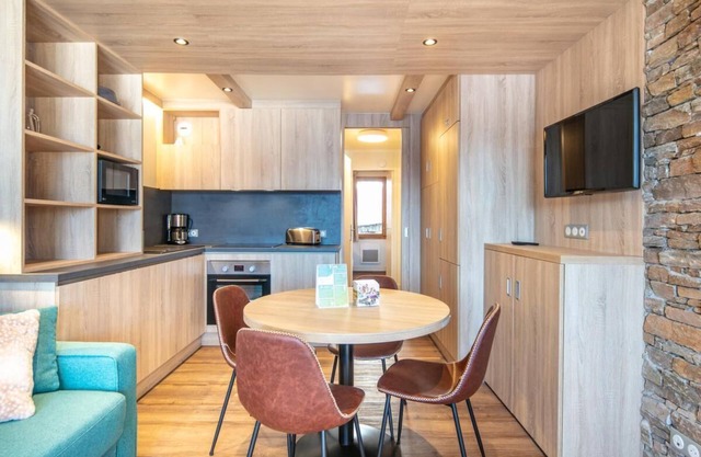 200m from ski slopes, terrace, balcony, parking, tv, ski locker, 32m², Valmorel