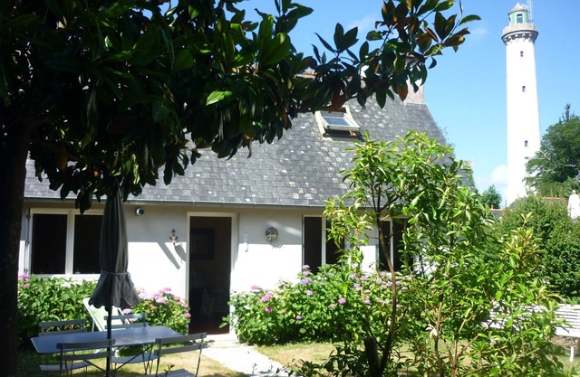 200m from the lighthouse and the beach, 2 minutes walk from the city center.