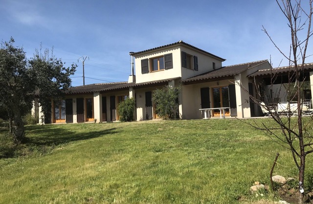 200M2 sea view villa equipped with 4 bedrooms vacation very close to dream beaches.
