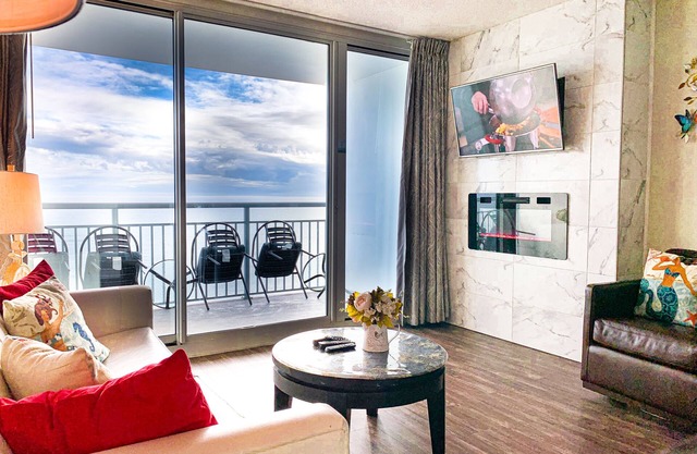 2024 Newly Renovated Breathtaking Pristine Luxury1Br1Ba/Oceanfront/pools/WiFi