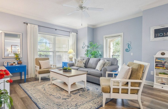 206 North Shore Place - UPDATED Villa - Great Rate - Block from Beach!