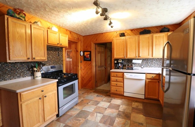 21 Mill Street 5 Bedroom Home by RedAwning
