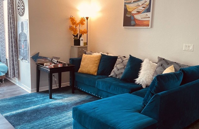 ❄'22 Tuesdays!❄ $122 EVERY TUESDAY in 2022🎁 1Bdr Condo W/Sun area g Bathroom