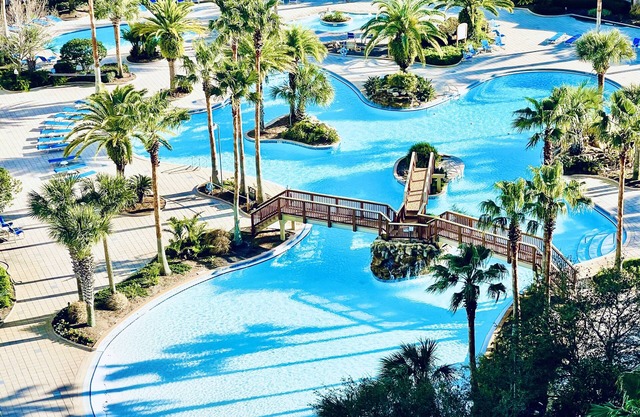 2201 Stunning 2 bdrm ~ Amenities Galore ~ Super Special ~ Book Oct 20th Today!