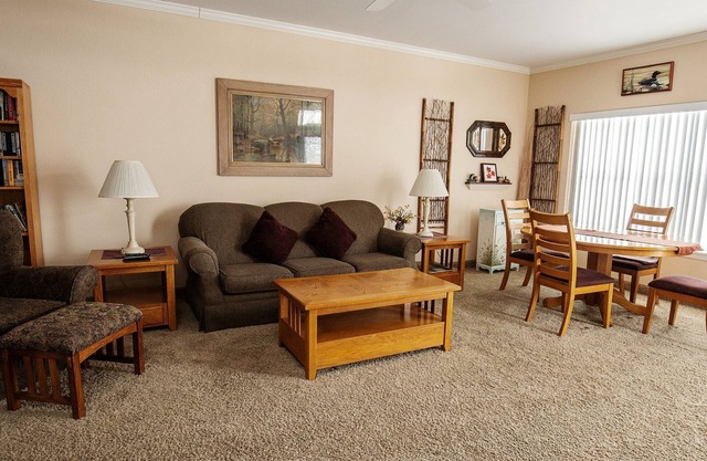 223 - Premium Lakefront Two Bedroom Condo Suite