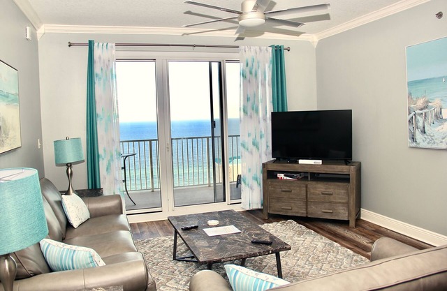 22nd Floor, Beautiful Condo with Amazing Gulf Views!