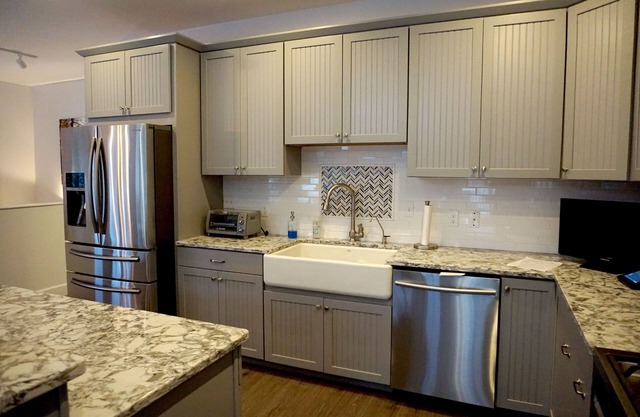 2300 SF, 3 Bdrm, 3.5 Bath Vacation Home Steps from Highland Lake