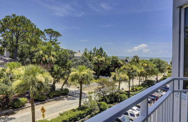 2301 SeaCrest- Awesome Beach Location! Steps to the Ocean,Shopping & Dining.