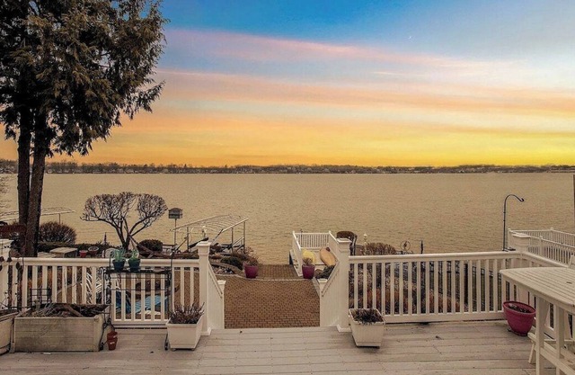 23822 S Shore Dr - Cascade Cove · Eagle Lake Front Sleeps 14, 28 min to Notre Da