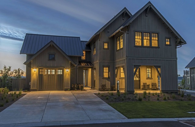 24-hr staff ~ Group friendly ~ close to nature + downtown ~ wifi ~ W/D ~ Bend