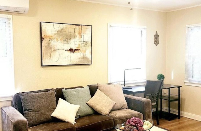 25,Detached charming house Close to old town Pasadena King-bed! 625