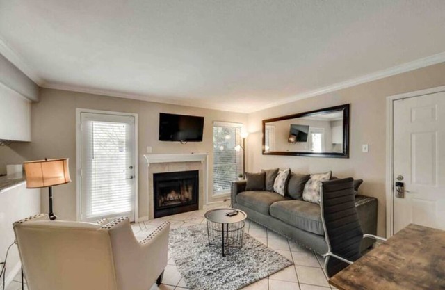 25% OFF I12 -DFW Grd Flr Modern Furn. Condo 2BD1BA