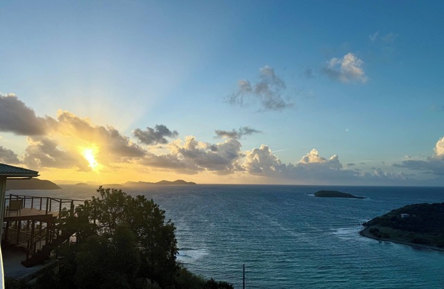 25% off October! Thanksgiving and Early December Available! 5 min to Salt Pond!