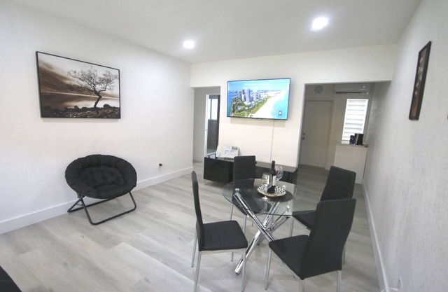 251 Airport/Top House Apartment 2
