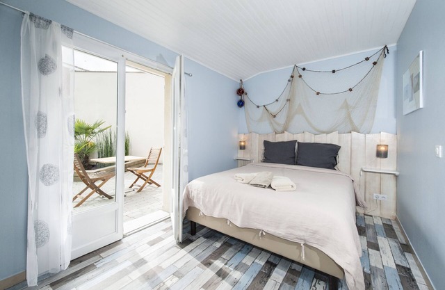 25m² studio for 3 people, 2 steps from the harbour