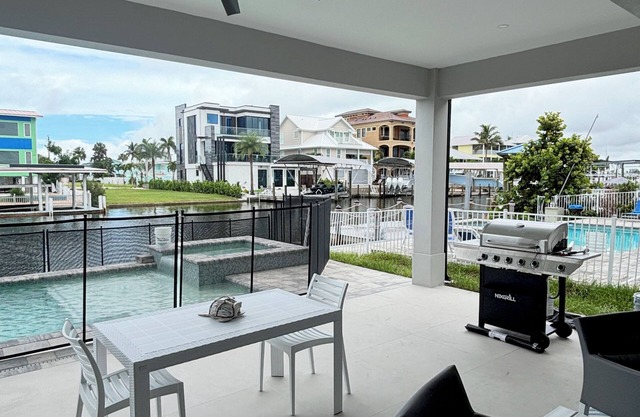 265 New Luxury Build w/Pool, Hot Tub & Canal Views