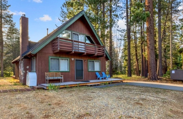 2782B River Chalet - River Front Chalet, quiet location. AC, great setting