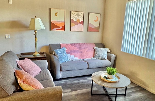 2B+2B Ground level + Prime Location + Pet Friendly!