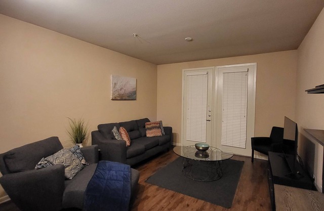 2Bd 2Ba Near Downtown Stay