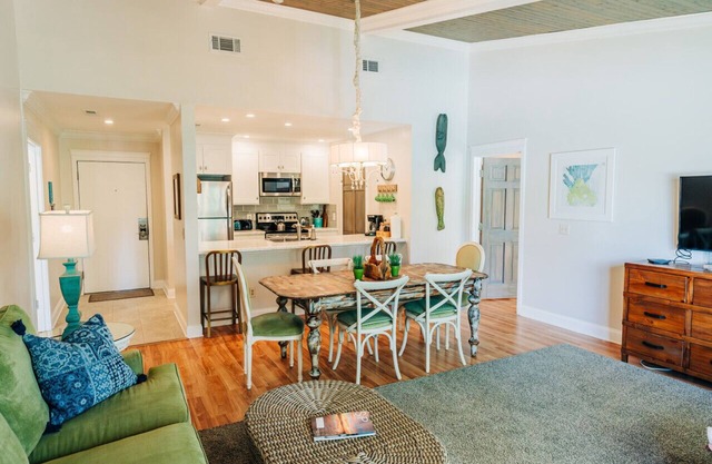 2bd/2bath villa with pool and walkable to the beach