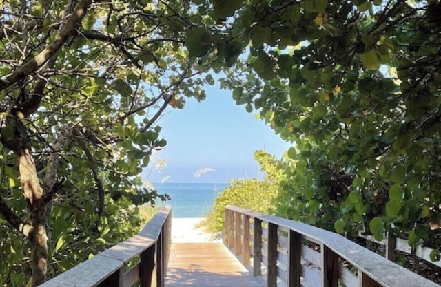 2bd 2bth Vanderbilt Beach 4 min to Beach-14 day rentals starting April 1- Dec 30