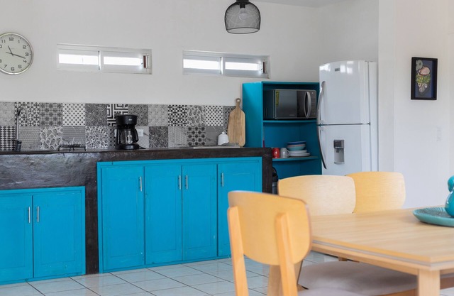 2bdr 2bath Apartment in downtown with high speed Wi-Fi. Walk to the malecon/sea.
