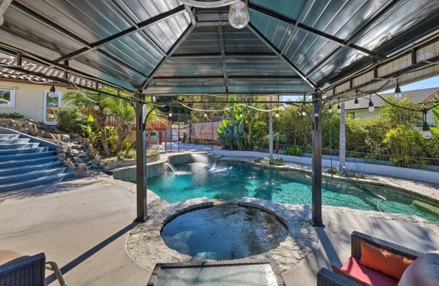 2Bds 1 Baths w/own entrance, outdoor resort lifestyle. Newly Remodeled