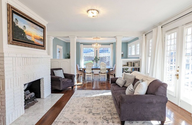 2bed Apt - 5 min walk to Swamp Rabbit - 15min walk to downtown - 3min walk BSWA