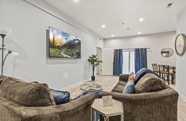 2Bed2Bath Spacious Gem With KingBed