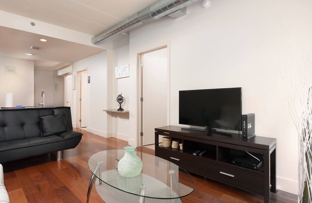 2BR/1BA Apartment near Rittenhouse Square by RedAwning