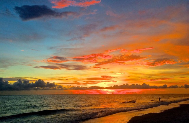 2BR/2B Redington Shores Condo - Steps to Beach!