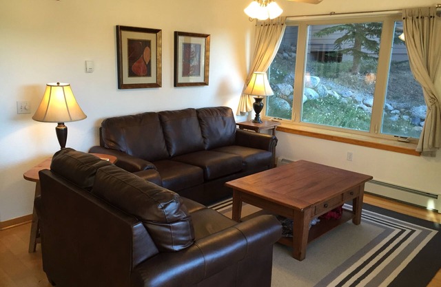 2BR, 2BA Family Friendly Condo Near 7 Ski Resorts